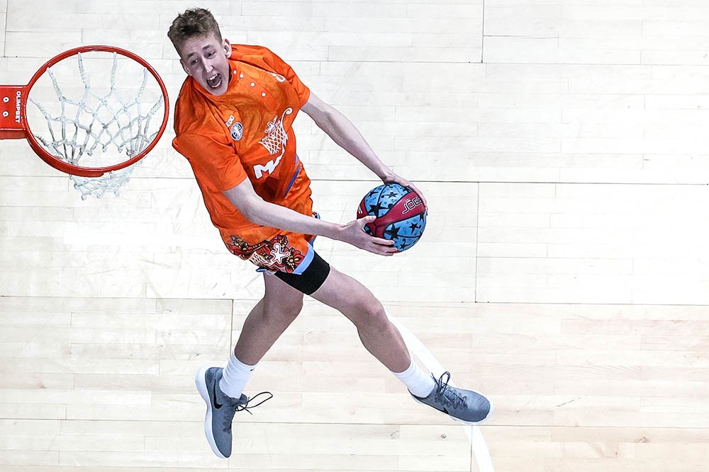    Лев Свинин уже побывал и на Матче звезд Единой лиги. Правда, пока в качестве участника конкурса бросков сверху. / Сергей Савостьянов / ТАСС