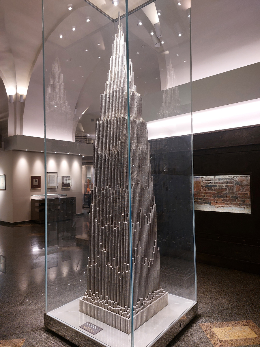 Миллион рублей по одному рублю в музее денег в Санкт-Петербурге