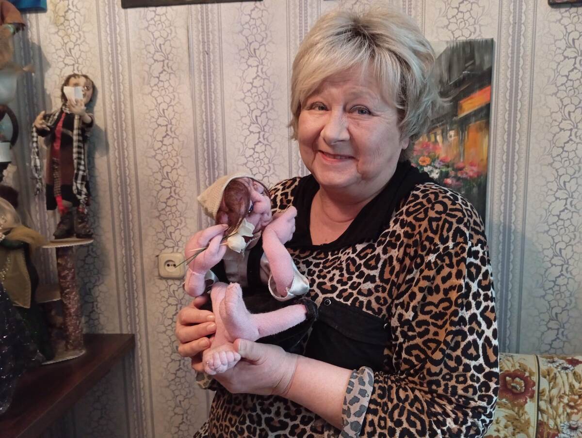 Наталья с одной из своих любимых игрушек.