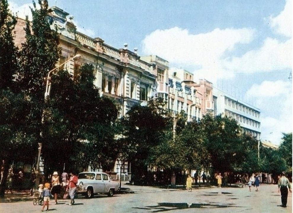 В прошлом проспект Ивана Константиновича Айвазовского был зеленым и тенистым