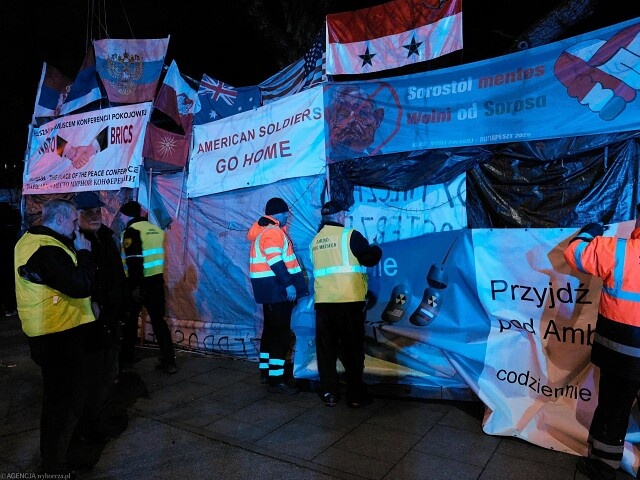    В Варшаве отыскали повод снести «палатку сторонников Путина»