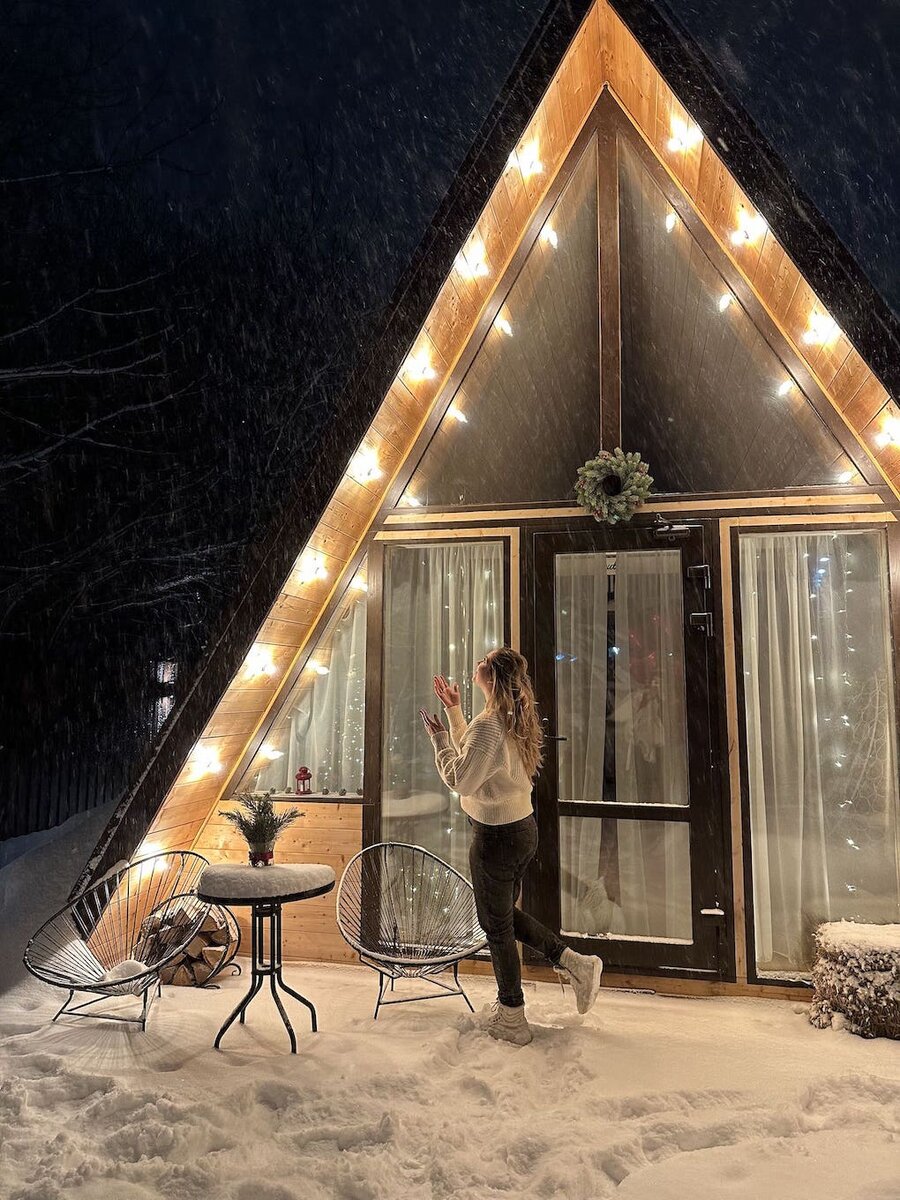 Вечерняя прогулка по заснеженному лесу у домиков Aframe Happy - зимняя сказка на Рождество