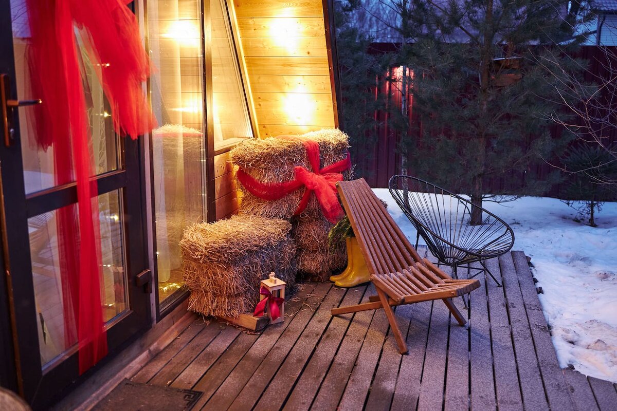 Отдельные треугольные домики в Подмосковье с территорией для отдыха с собакой