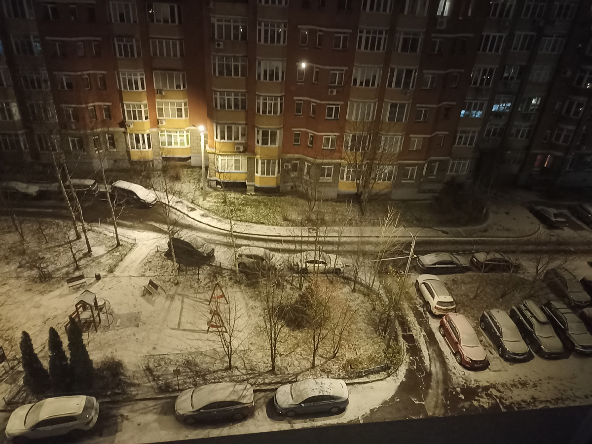 После ливня снежку подсыпало и снова смыло