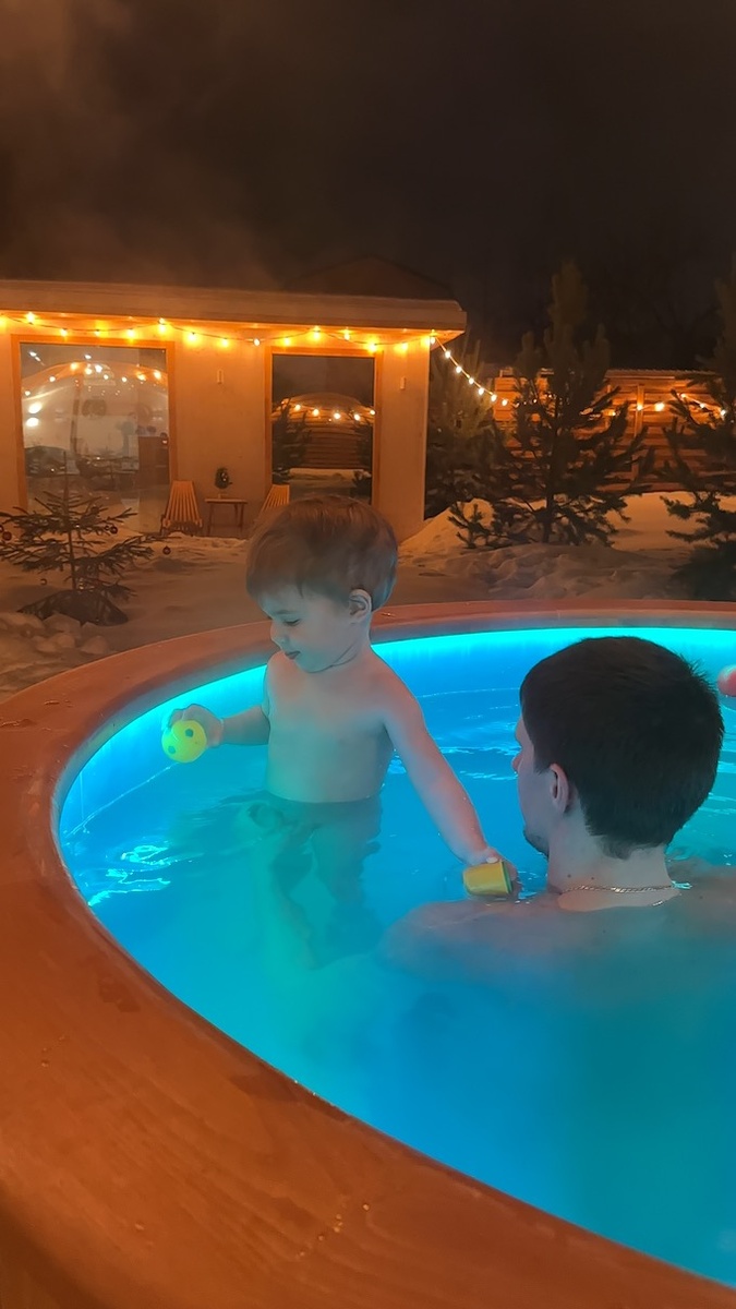 Купель фурако с падающим снегом - полный релакс в подмосковном глэмпинге.