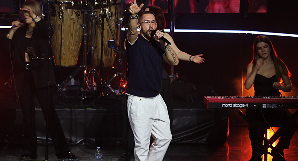 Pizza с сюрпризом: Агутин, хиты и душевная атмосфера на юбилейном концерте