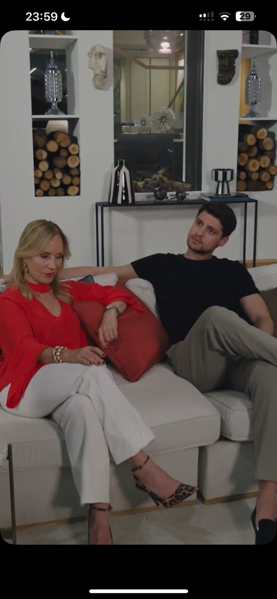 Стоп кадр из вертикальной драмы «Любовный контракт»