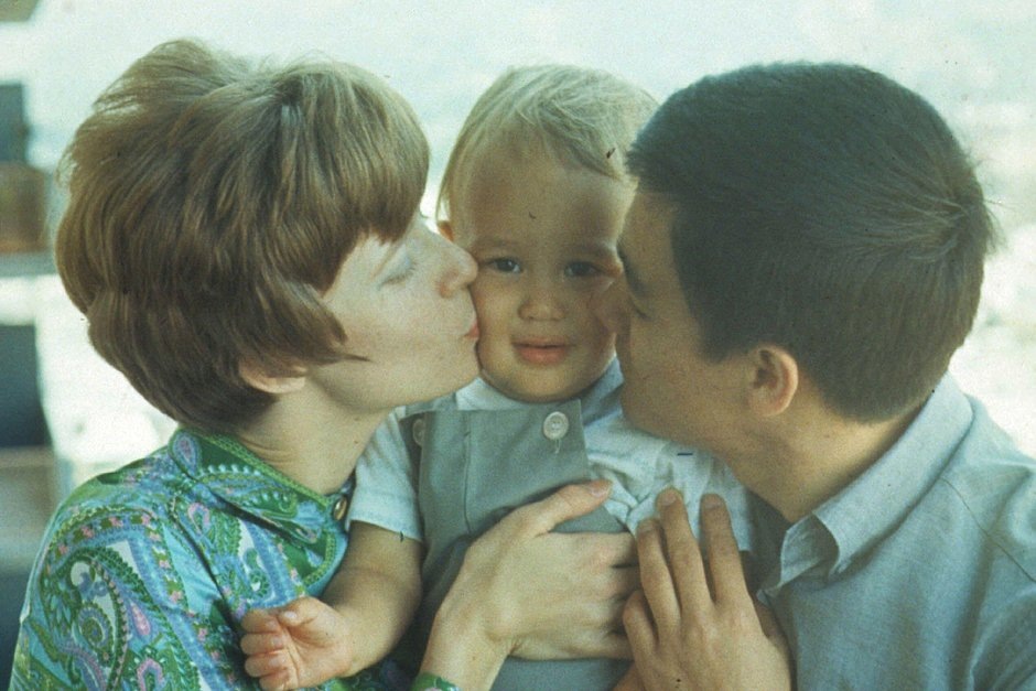 Брюс Ли вместе с родителями.
Фото: ZUMA Press, Inc. / Legion-Media