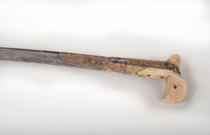 Ручка от кости, но это не точно.