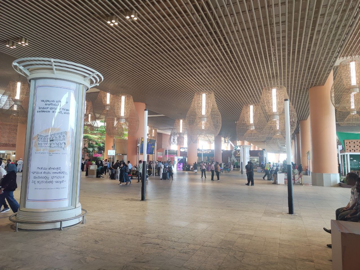 Холл аэропорта Kempegowda