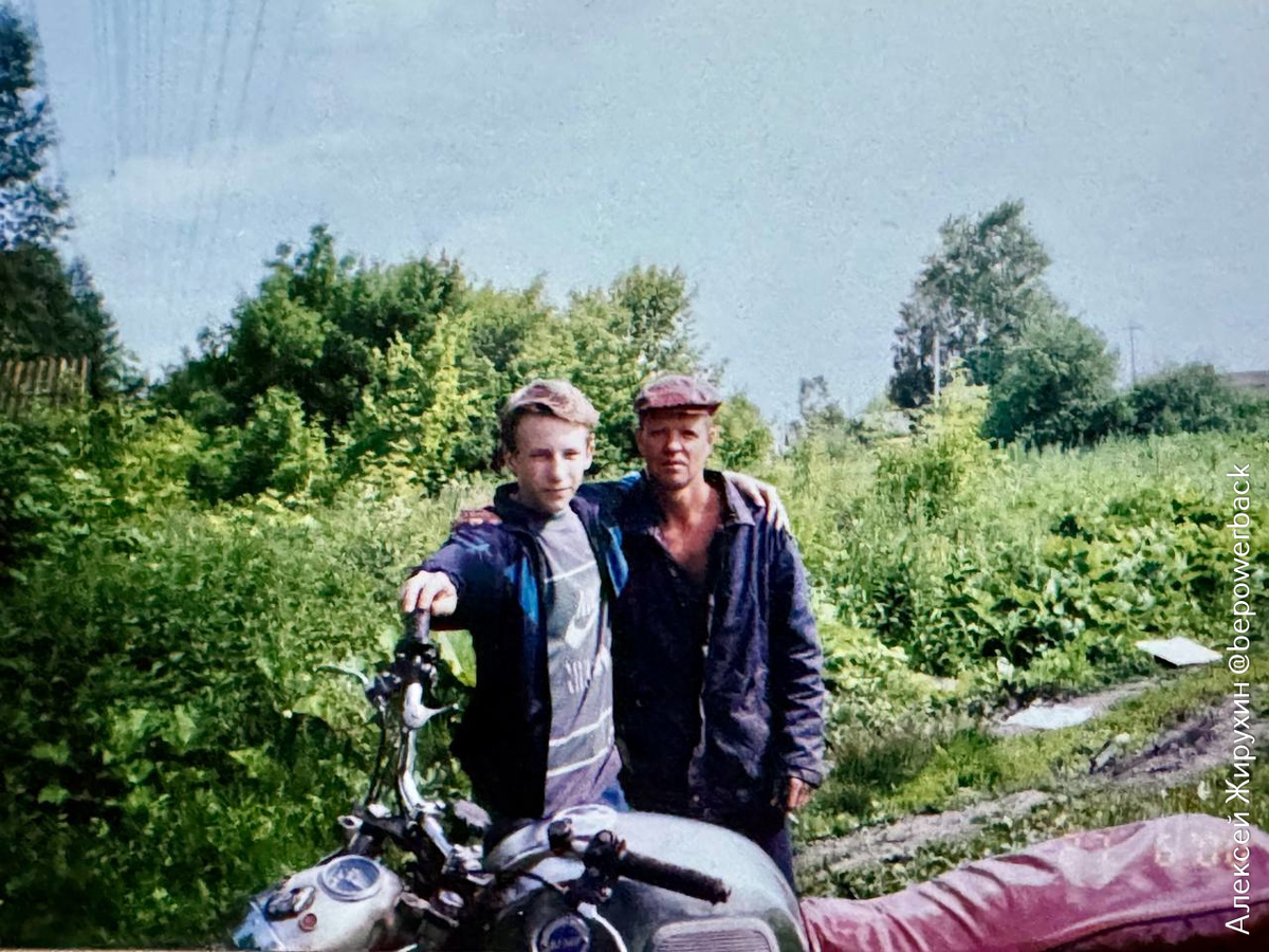 Мое деревенское детство: первые уроки езды на мотоцикле