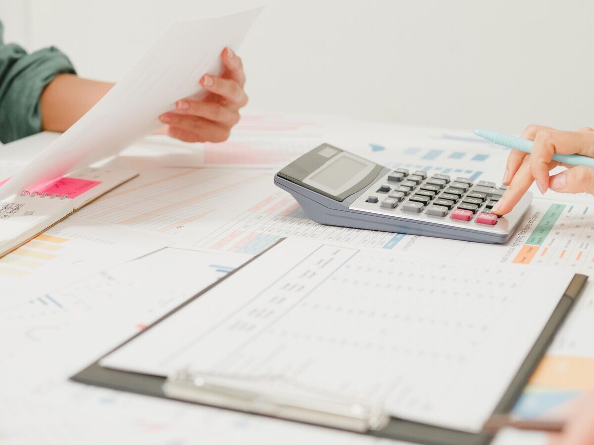    Рассчет налога © iStock.com / MTStock Studio