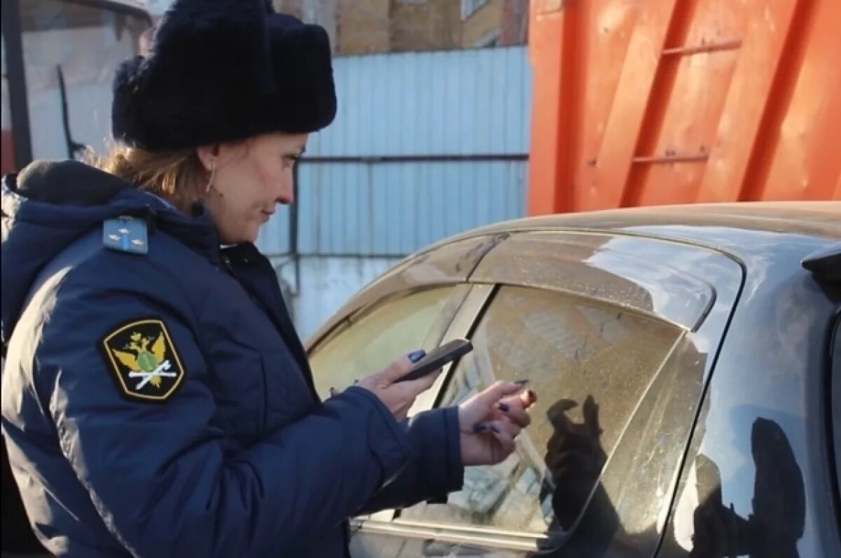    Забайкалка не хотела отдавать авто приставам и сидела 6 часов с грудничком