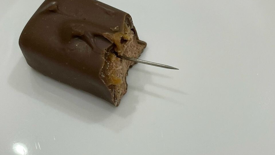В Калуге девочка нашла иголку в купленной шоколадке