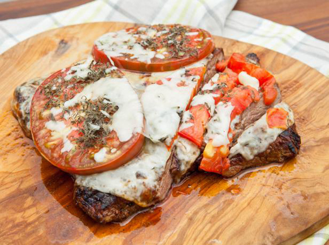 Стейк а-ля пицца на гриле 