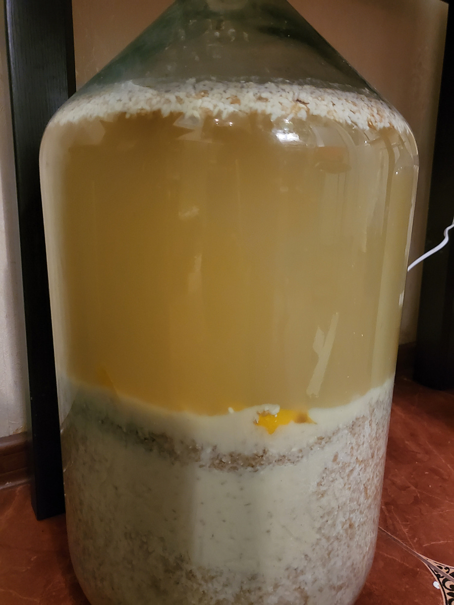 Саке в бутыле