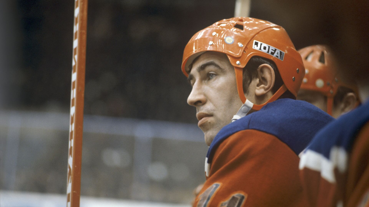 Фирсов - нападающий, который довёл до совершенства искусство владения клюшкой и шайбой. 