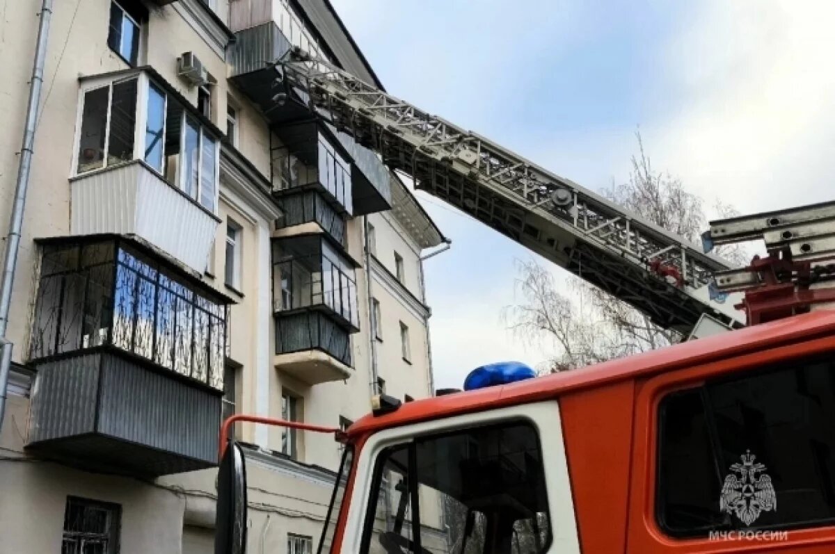    Из дома в Челябинске эвакуировали 22 человека из-за сильного дыма