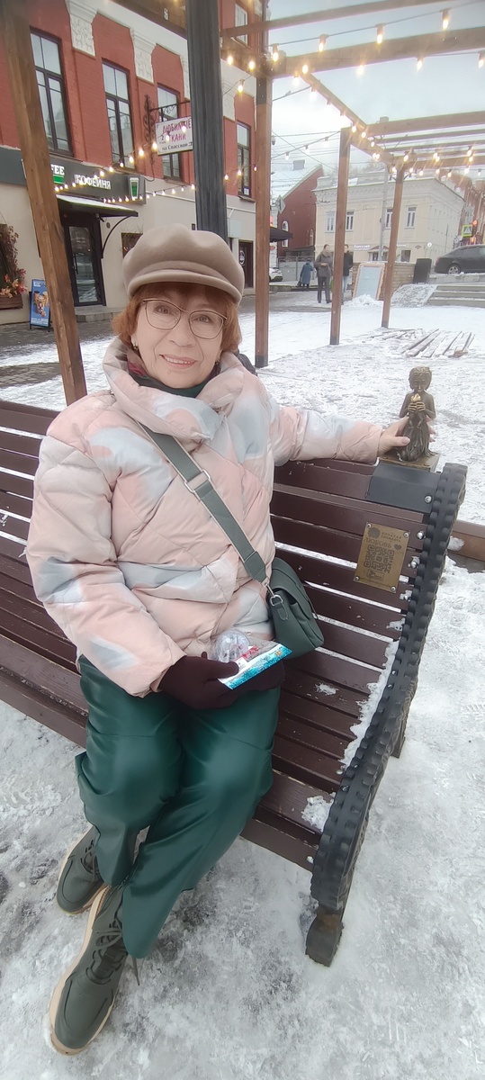 Видите, какая она небольшая и совсем незаметная, эта Любовь...