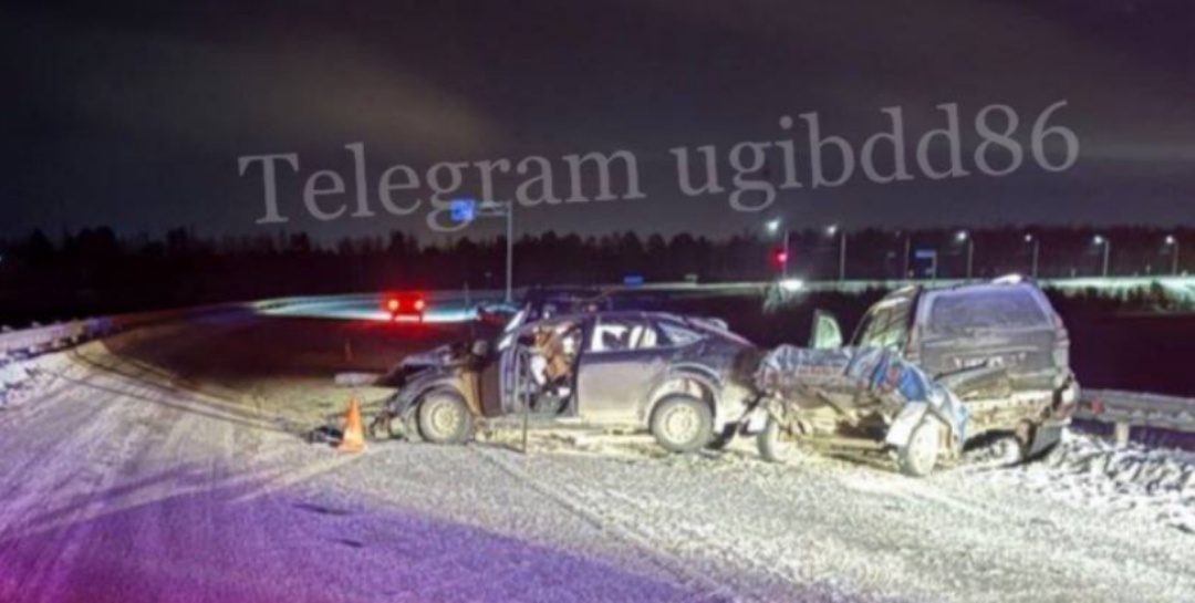    Под Нефтеюганском столкнулись иномарки, есть погибший