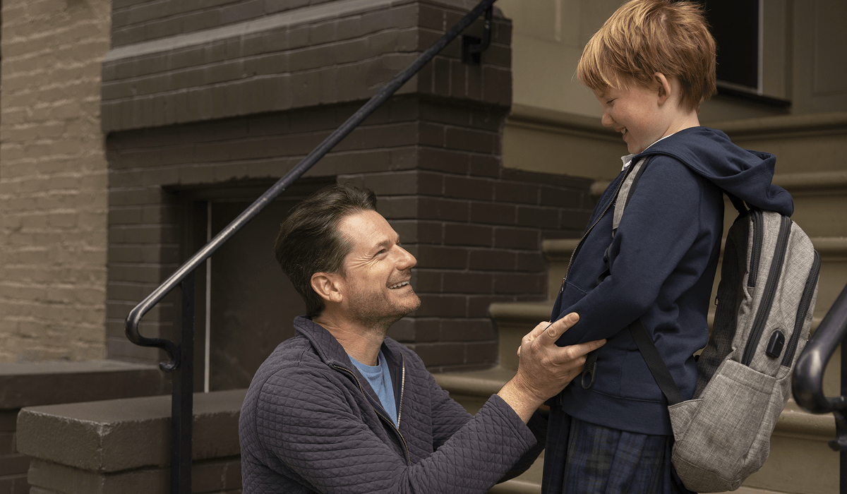 Родители часто не замечают, когда пора отпустить - и позволить ребенку делать все самому.