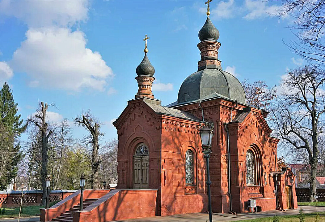 Храм-усыпальница имени святителя Николая Чудотворца в селе Вишня близ Винницы.