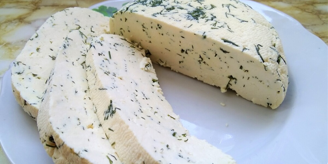 Новогодний сыр своими руками: готовим изысканную нарезку в сыроварне «Bergmann»