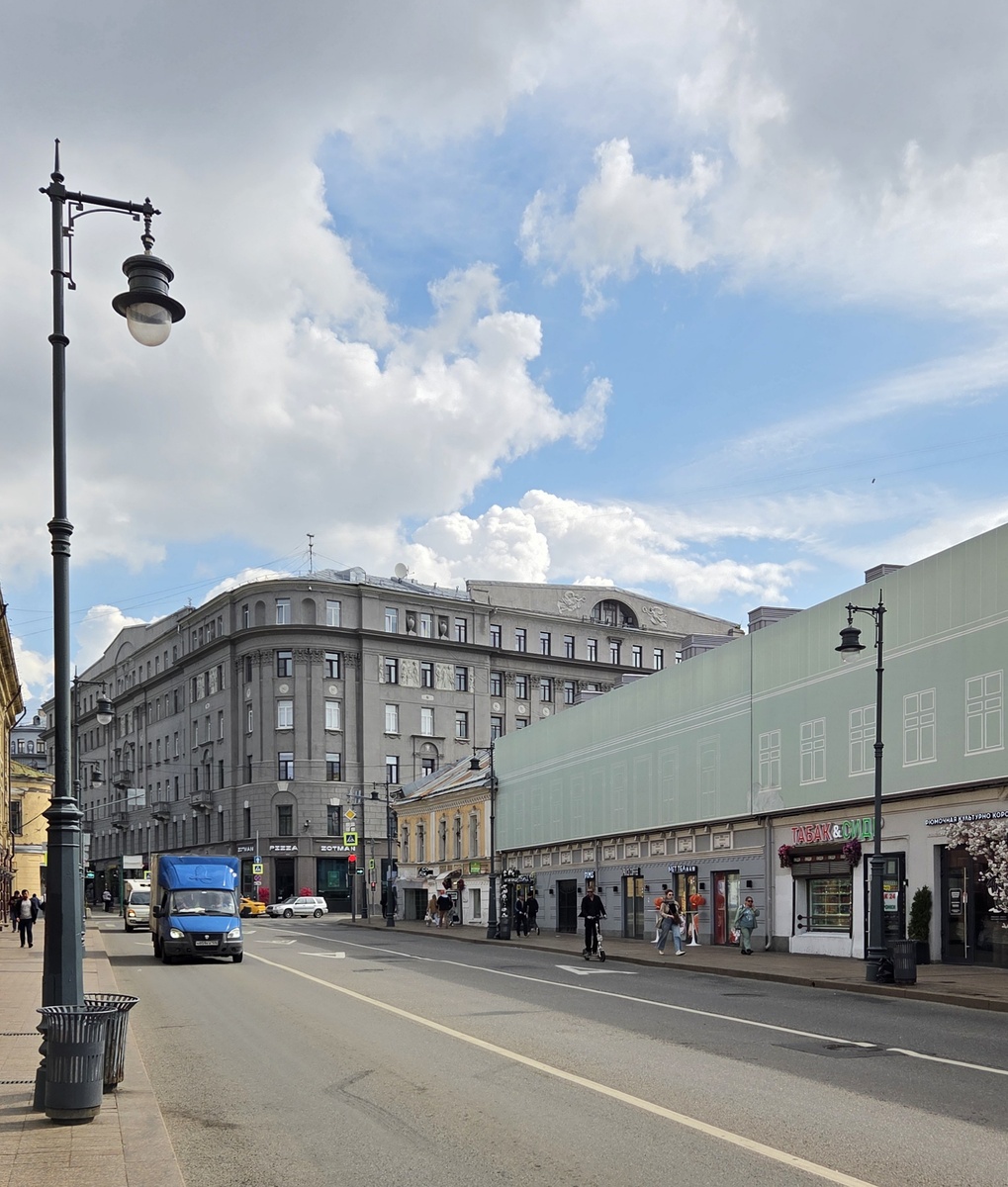 Солянка, 1/2с1 - Дом Московского купеческого общества 1915 года, построенный на месте Соляного двора