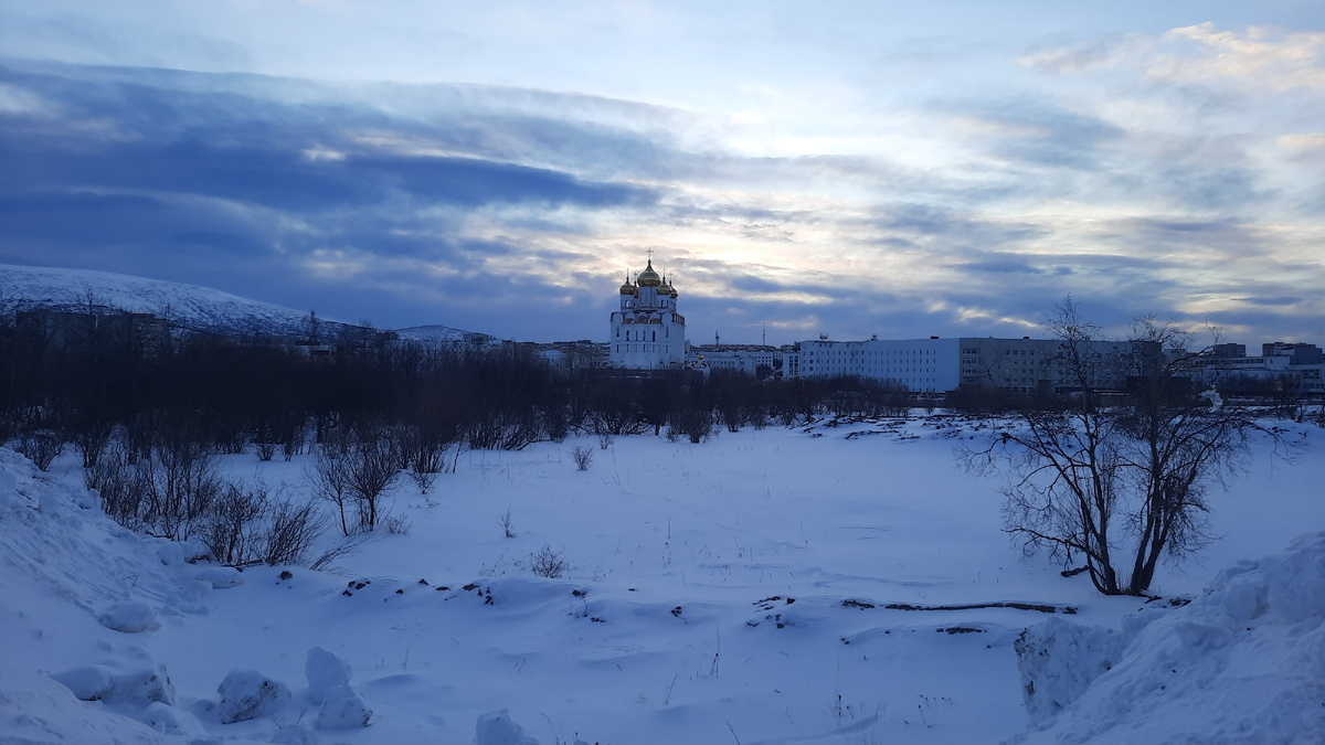 Вид на Кафедральный собор Троицы Живоначальной