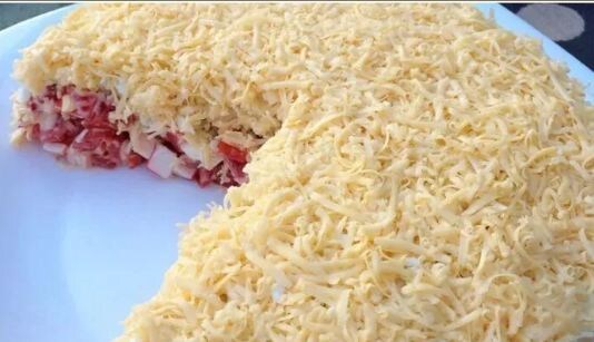 Салат "Кучерявый". Рецепт слоеного салата с крабовыми палочками