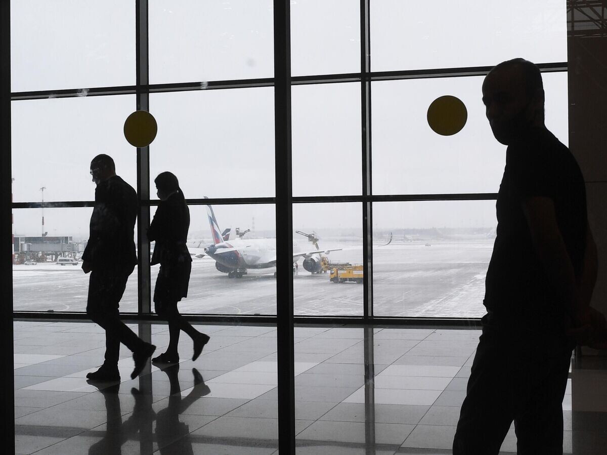    Пассажиры в терминале Международного аэропорта Шереметьево имени А.С. Пушкина© РИА Новости / Кирилл Каллиников