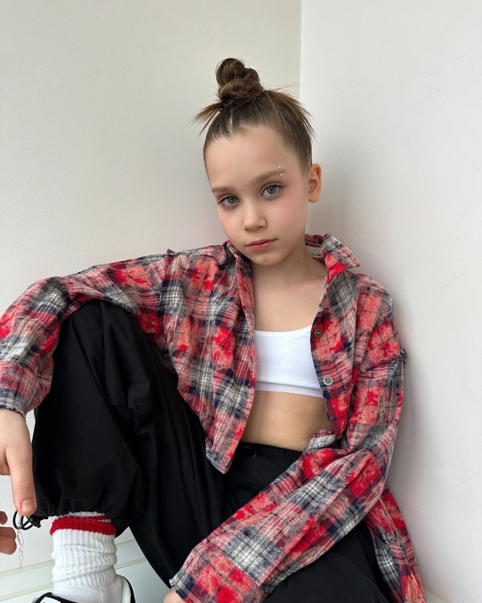    Анастасия — дочь Гарика Харламова и Кристины Асмус. Источник: @asmuskristina*