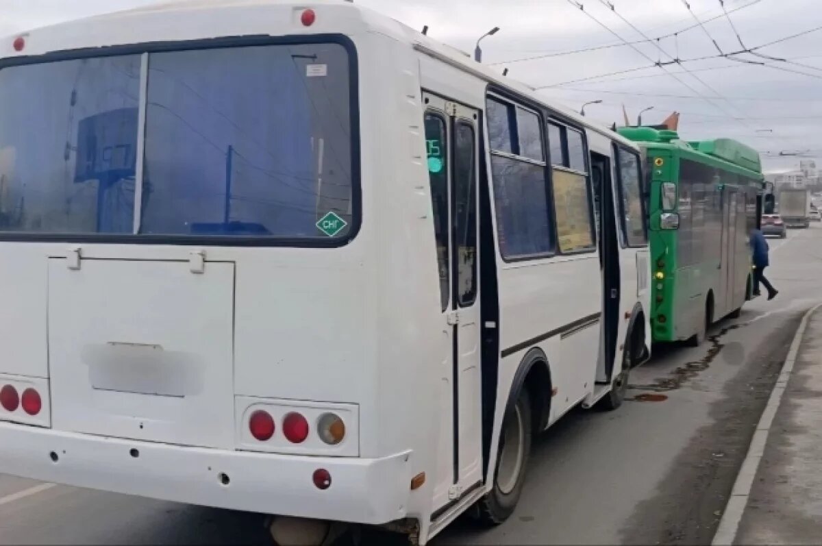    Пассажиры автобуса получили травмы в Челябинске в ДТП