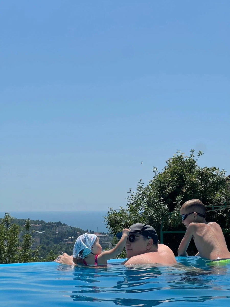 Красивый вид с бассейна, Ялта