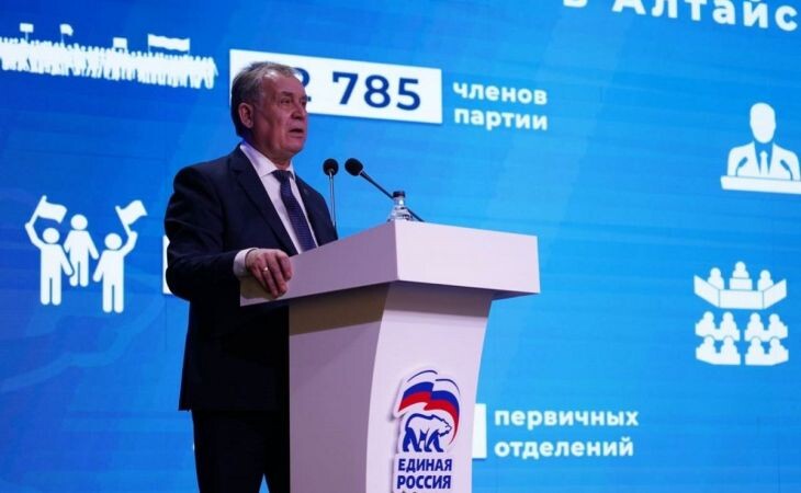 Секретарь регионального совета "Единой России", председатель АКЗС Александр Романенко: "Впереди у нас ответственный период — мы стоим на пороге нового избирательного цикла. В 2026 году на территории Алтайского края пройдут две масштабные кампании — выборы депутатов Государственной Думы и Алтайского краевого Законодательного Собрания. И подготовительную работу мы начинаем уже сейчас".-. Фото: altai-ter.er.ru