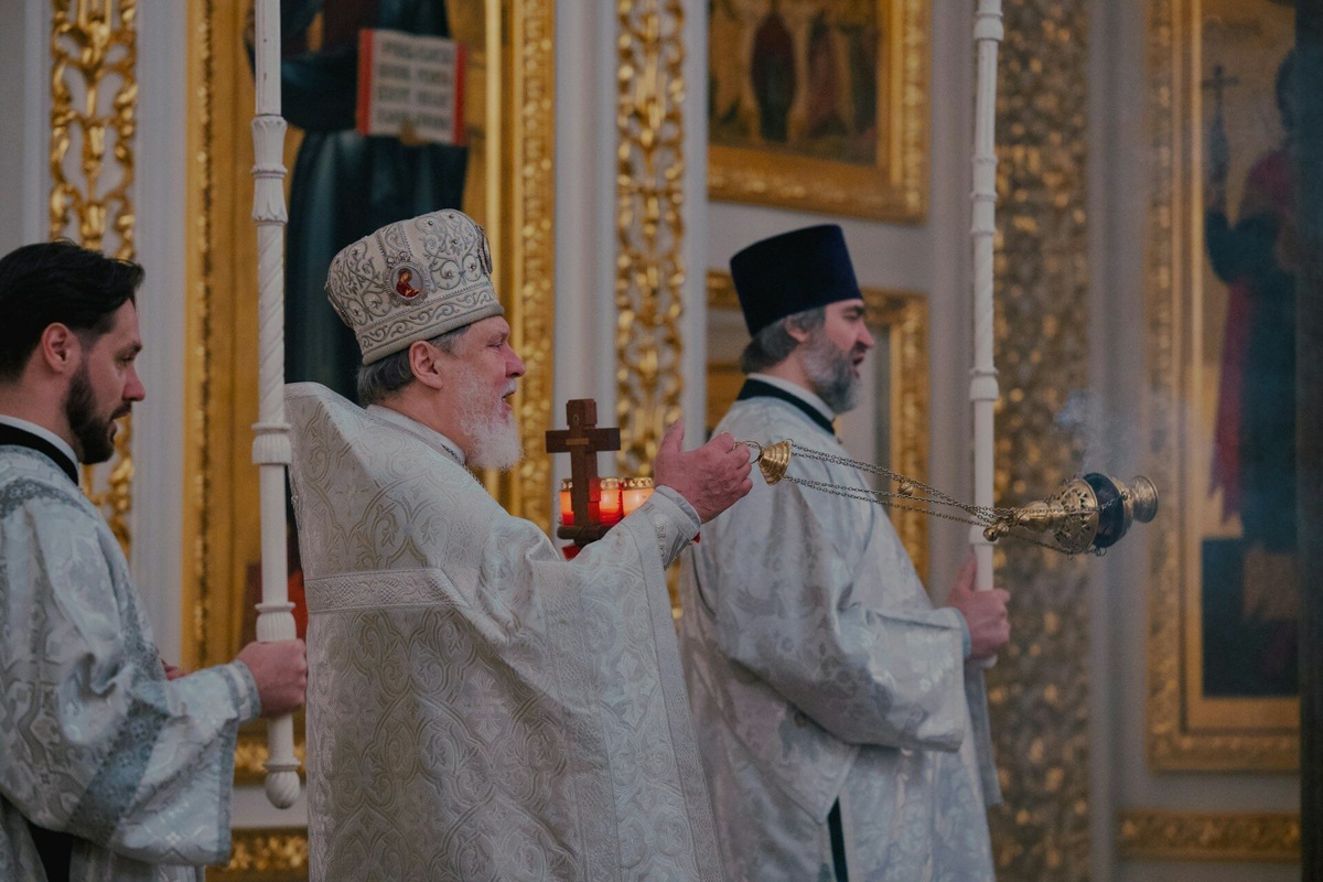 Приехавшие трудиться в Раифский Богородицкий мужской монастырь обязательно посещают полный круг богослужений. Они могут пользоваться библиотекой, а в некоторые дни и баней. Фото: Konstantin Kitsenuik / Unsplash