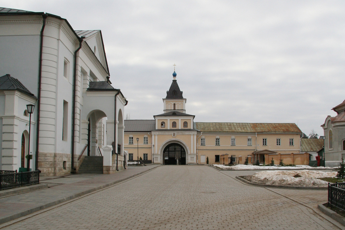 Монастырь принимает трудников в течение всего года на любой срок. Фото: Almeewar / Wikimedia