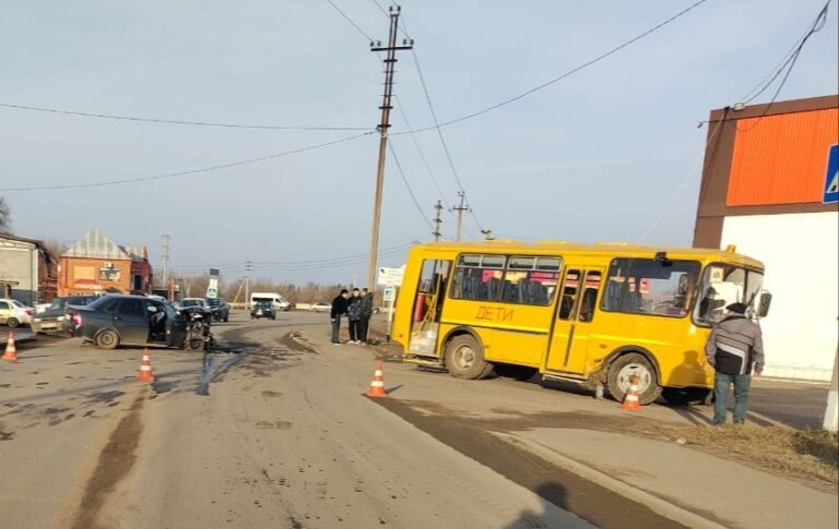    В Соль-Илецке ребёнок пострадал в ДТП со школьным автобусом Оренбуржье