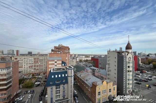    Пермяки уже готовятся к Новому году, а снег всё никак не ляжет. Фото: АиФ/ Анна Якурнова