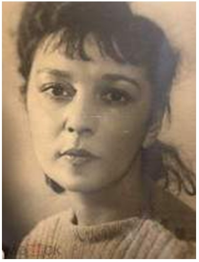 Михайловна Згут – первая жена Валентина Павловича Глушко. Известная в СССР детская писательница Георгиевская. «Между звёздами, ракетами и Богом». Женщины Глушкова (жены и любовницы). Биография. Глава 10.