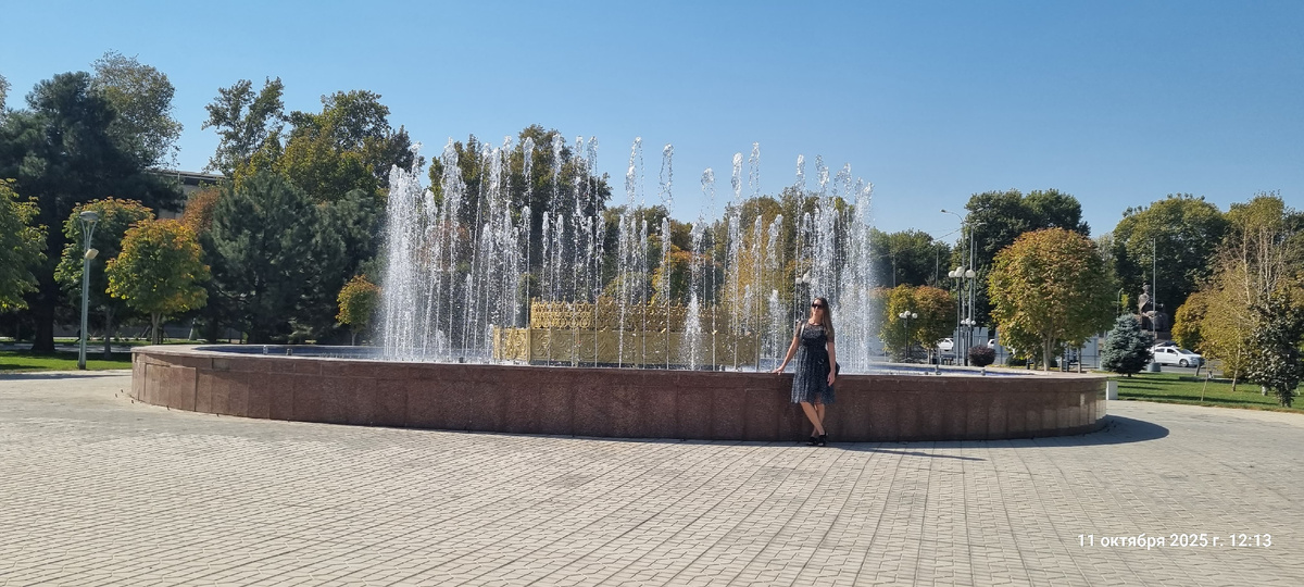у фонтана, Самарканд