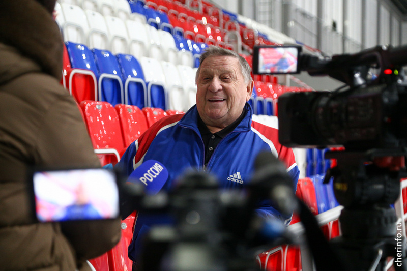    Спортивно-концертный зал на Сталеваров построили по инициативе директора металлургического завода Владимира Ванчикова