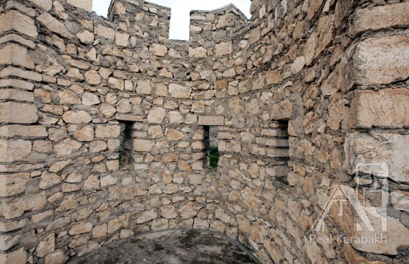 Внутри одной из угловых башен