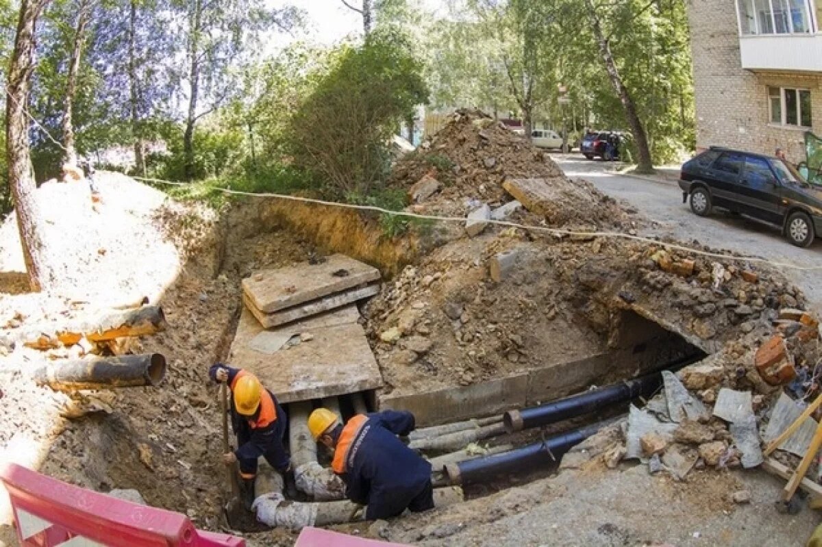    В Смоленске устраняют утечку на тепломагистрали в районе улицы 25 Сентября