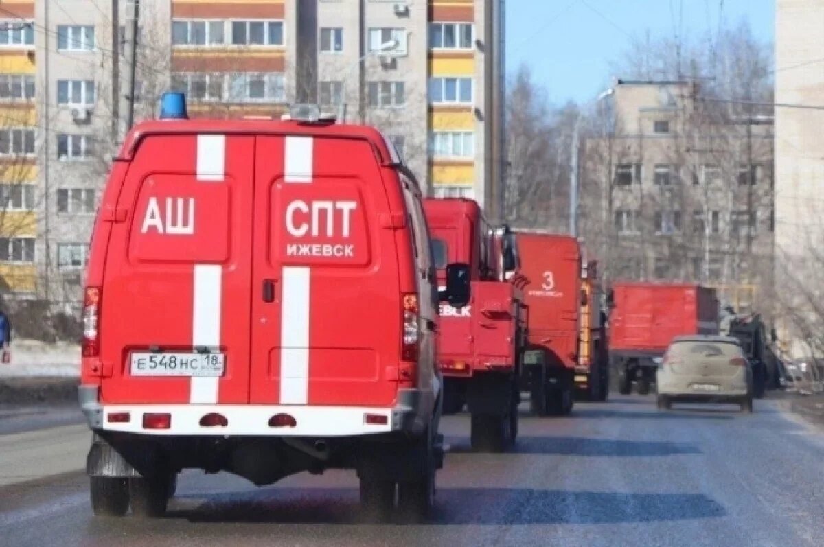    В Ижевске на ул. Воткинское шоссе загорелся производственный цех