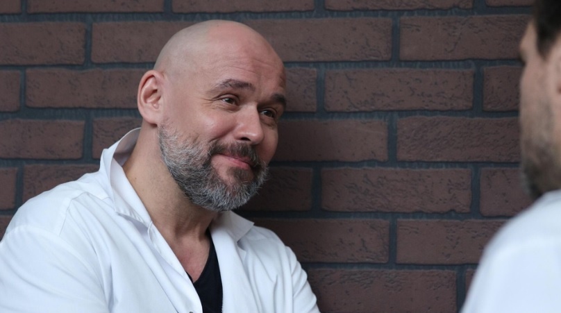 Актер Максим Аверин