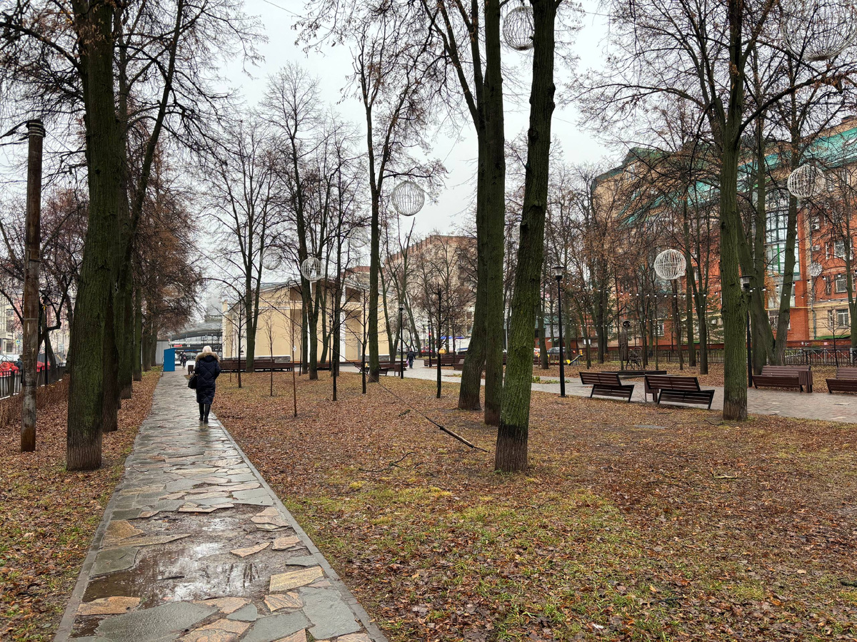 Первый адрес пары располагался на улице Чехова, у современного сквера Аксенова. 