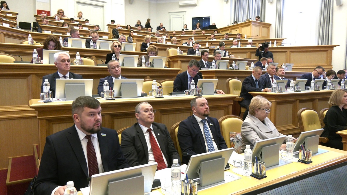    Депутаты Думы Югры обсуждают проект бюджета на ближайшую трёхлетку