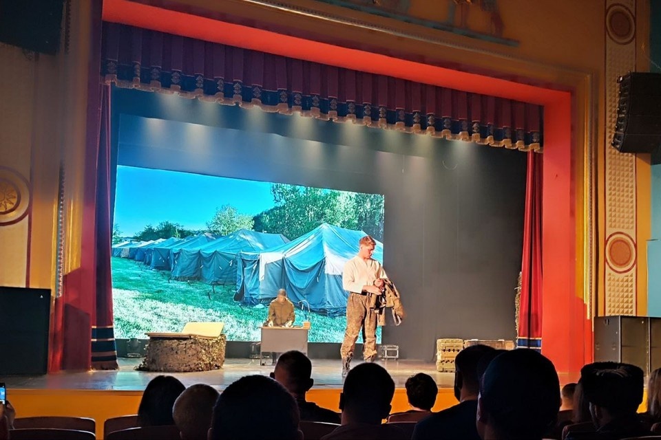    Спектакль показали в Челябинске и Копейске. Анна ВОЛКОВА