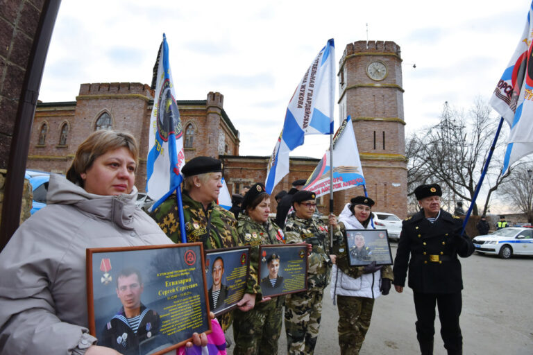    В Оренбурге отметили 320-летие морской пехоты Антон Пичурин